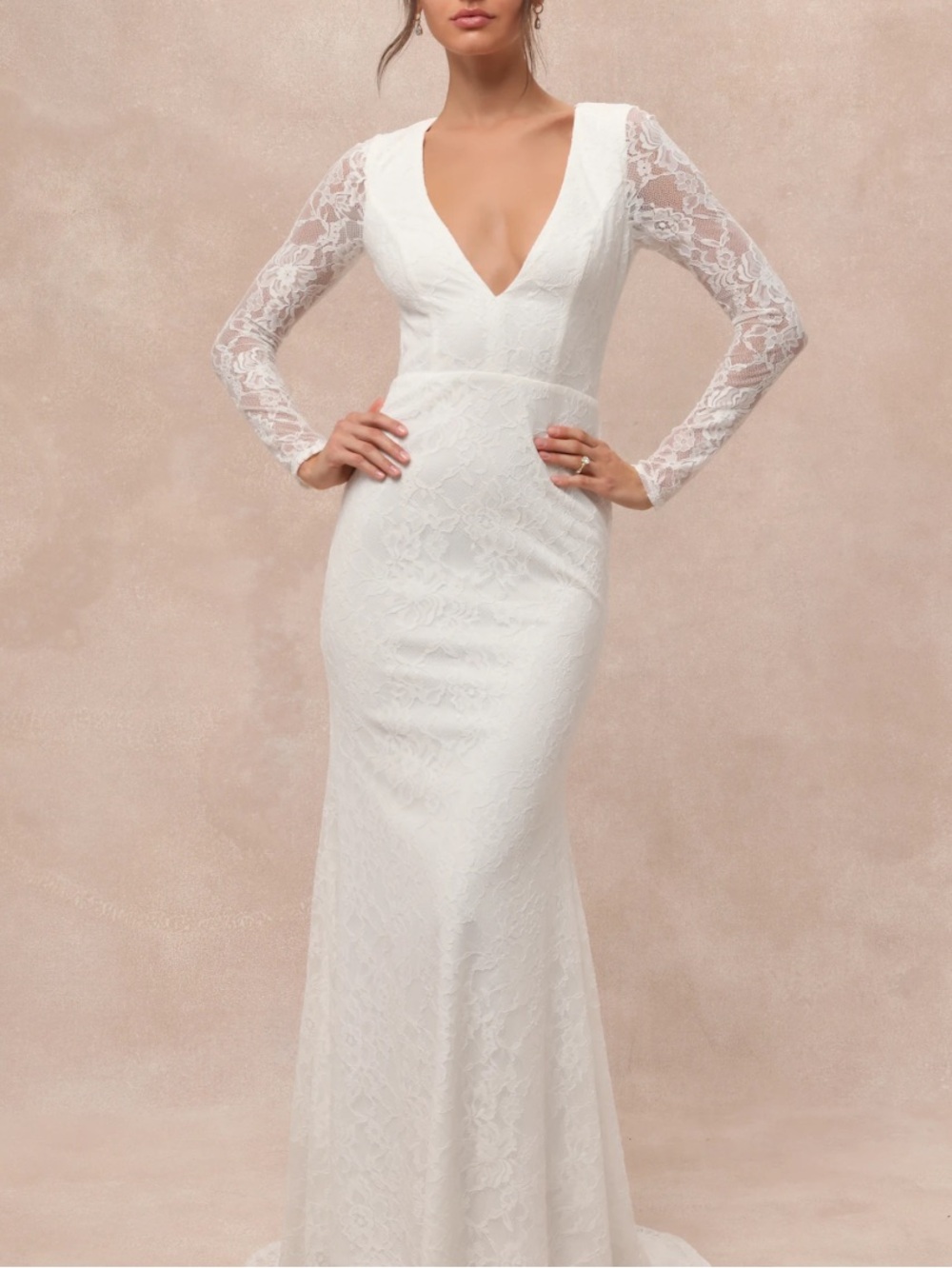New Emmersyn Long Sleeve Lace V-Neck Wedding Dress in White Sz Medium